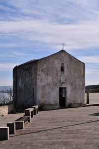 As legend has it, it is the place where the holy martyrs of turrian were beheaded.