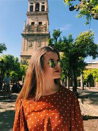 Portrait of woman with sunglasses against sky