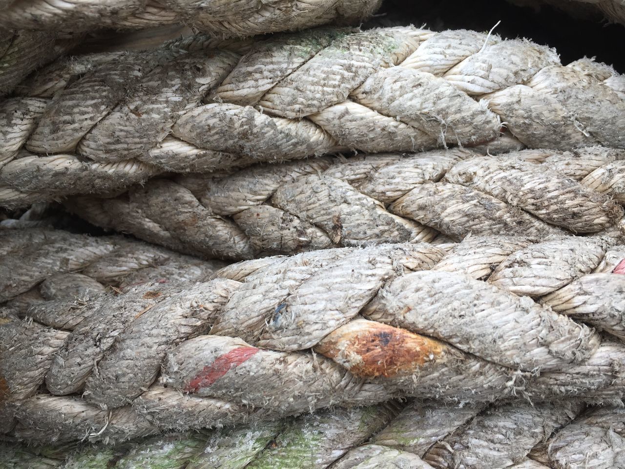 HIGH ANGLE VIEW OF ROPES ON STONE