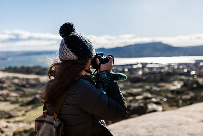 Rear view of woman looking at sea against sky