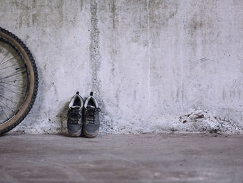 Biking equipment against concrete wall