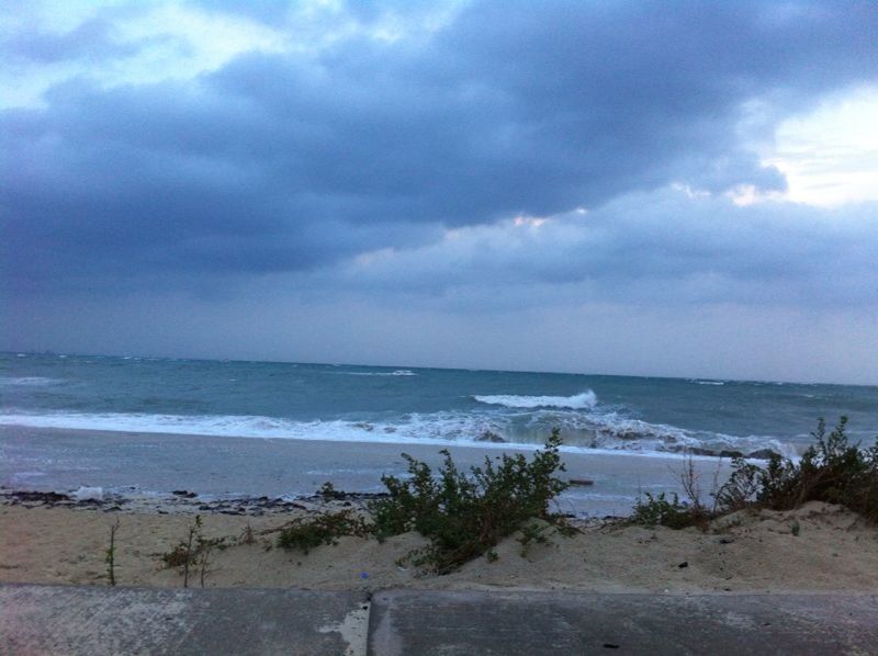 sea, horizon over water, sky, beach, water, cloud - sky, shore, tranquil scene, tranquility, scenics, cloudy, beauty in nature, nature, cloud, sand, idyllic, coastline, weather, day, outdoors