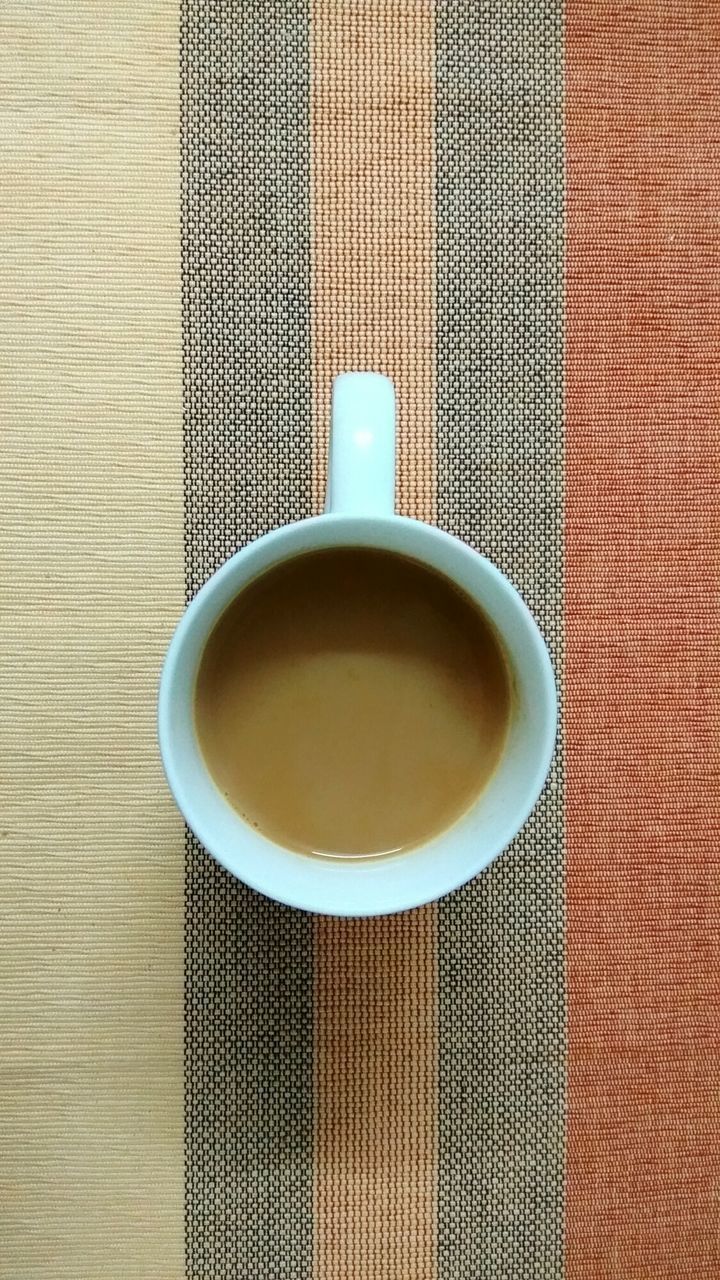 DIRECTLY ABOVE SHOT OF COFFEE CUP ON TABLE