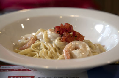 Close-up of spaghetti in bowl on table