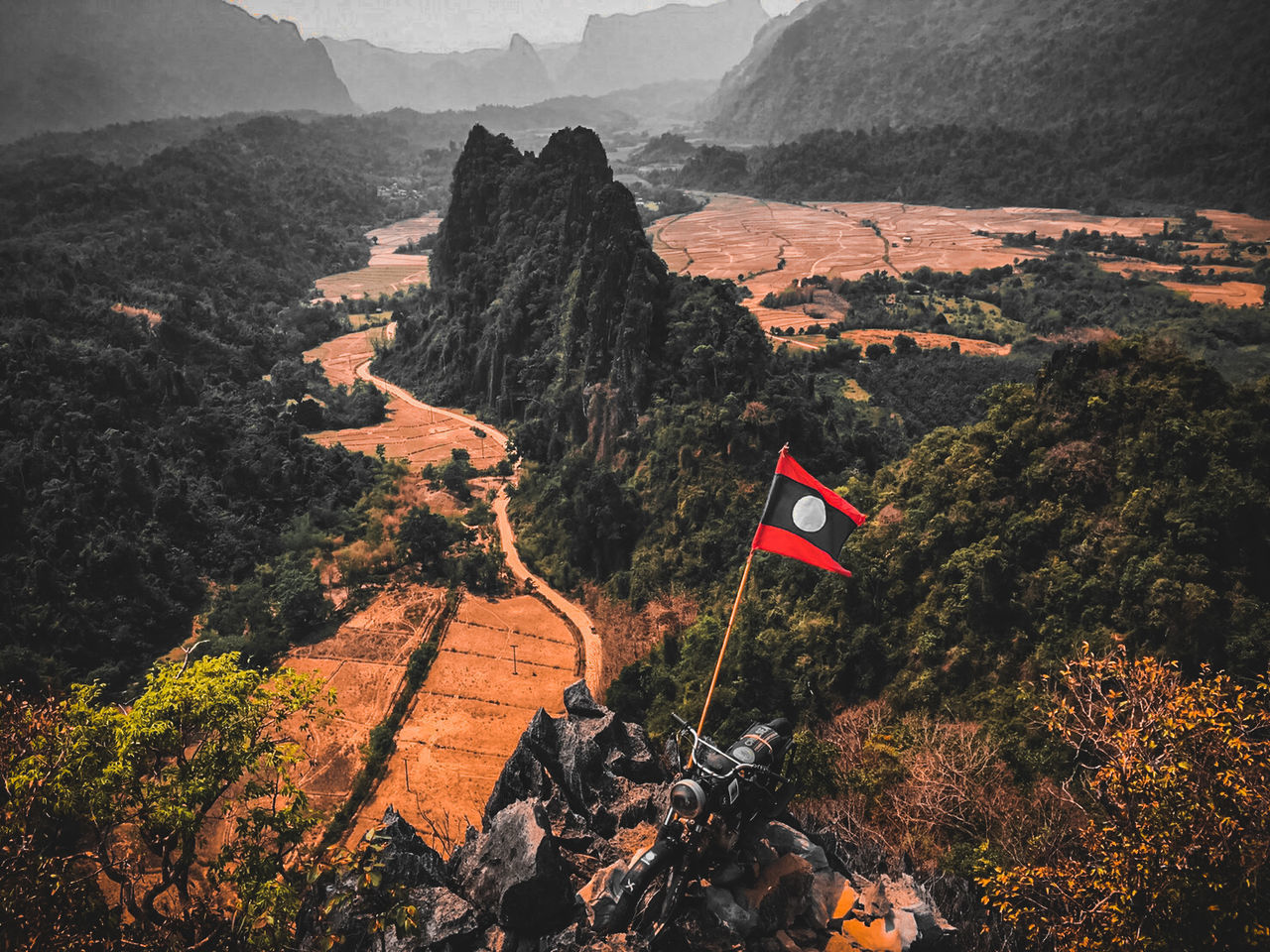 SCENIC VIEW OF MOUNTAIN RANGE AGAINST ROCK FORMATION