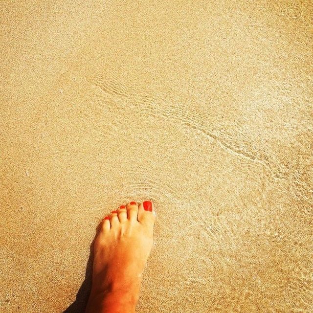 person, personal perspective, low section, human foot, barefoot, sand, beach, part of, high angle view, unrecognizable person, lifestyles, leisure activity, shore, sunlight, day, outdoors