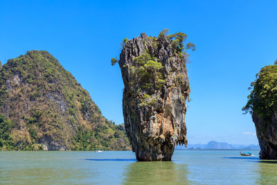 Amazing and beautiful tapu or james bond island, phang-nga bay, near phuket, thailand