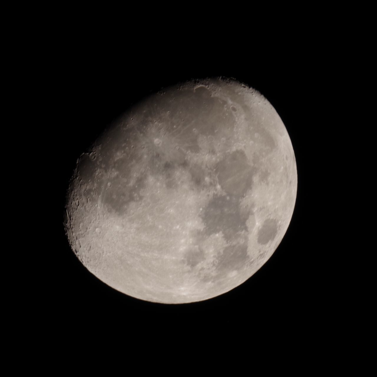 CLOSE-UP OF MOON AGAINST CLEAR SKY AT NIGHT