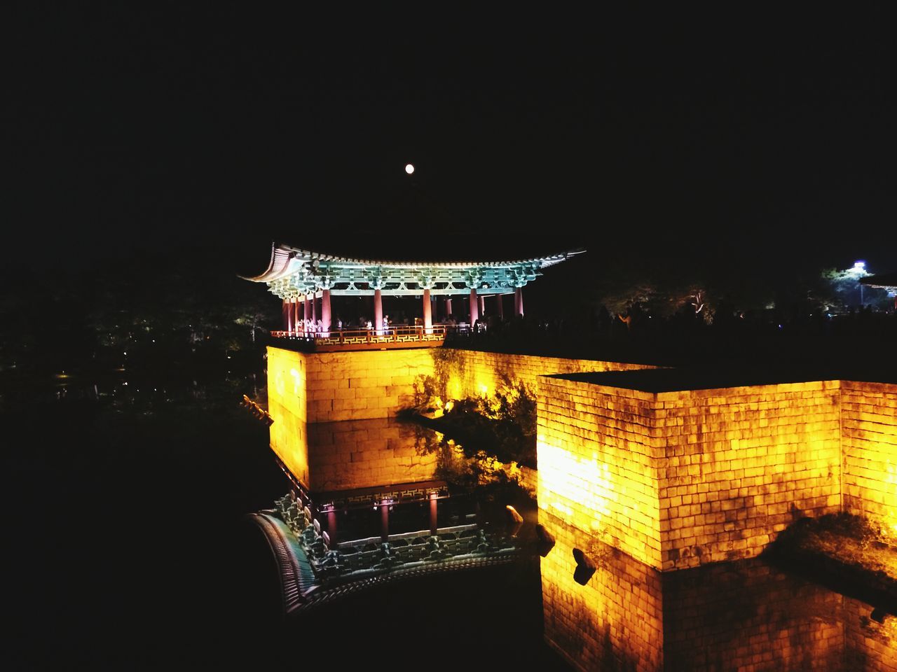 night, architecture, illuminated, built structure, building exterior, clear sky, copy space, place of worship, religion, history, low angle view, famous place, city, travel destinations, temple - building, culture, spirituality, outdoors, lighting equipment, travel