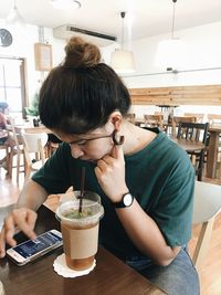 Young woman sitting at restaurant table