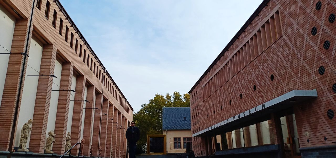 LOW ANGLE VIEW OF RESIDENTIAL BUILDING AGAINST SKY