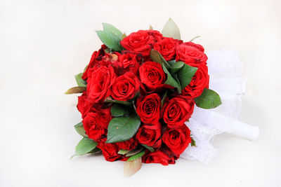 Close-up of rose bouquet against white background