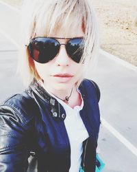 Portrait of woman with sunglasses