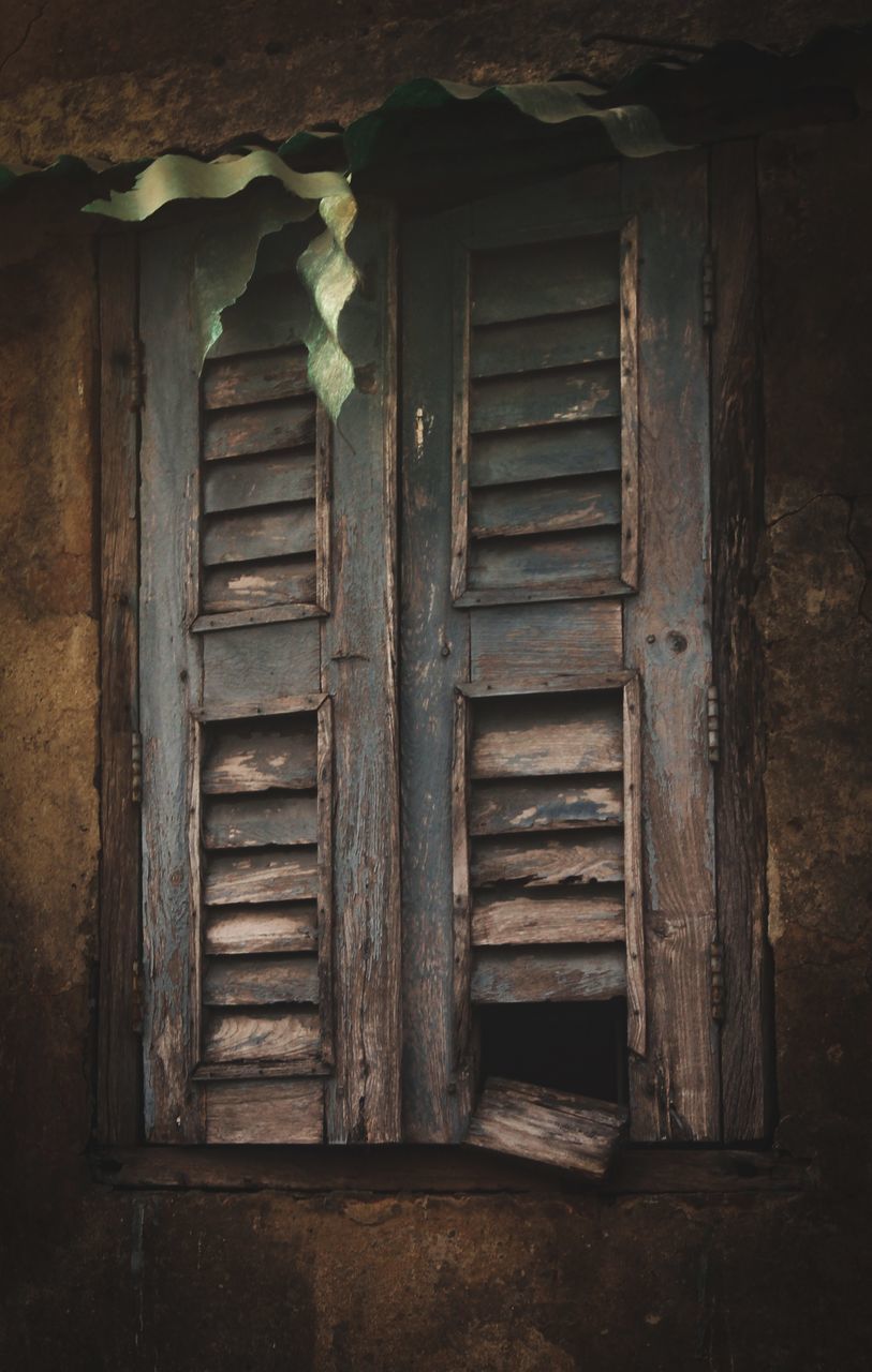 EXTERIOR OF OLD ABANDONED HOUSE