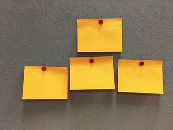 Blank adhesive note on corkboard