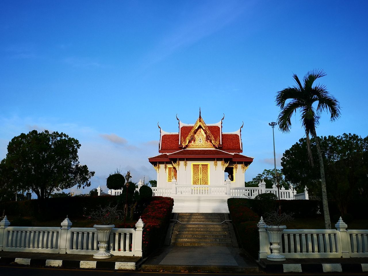 VIEW OF BUILDING AGAINST SKY