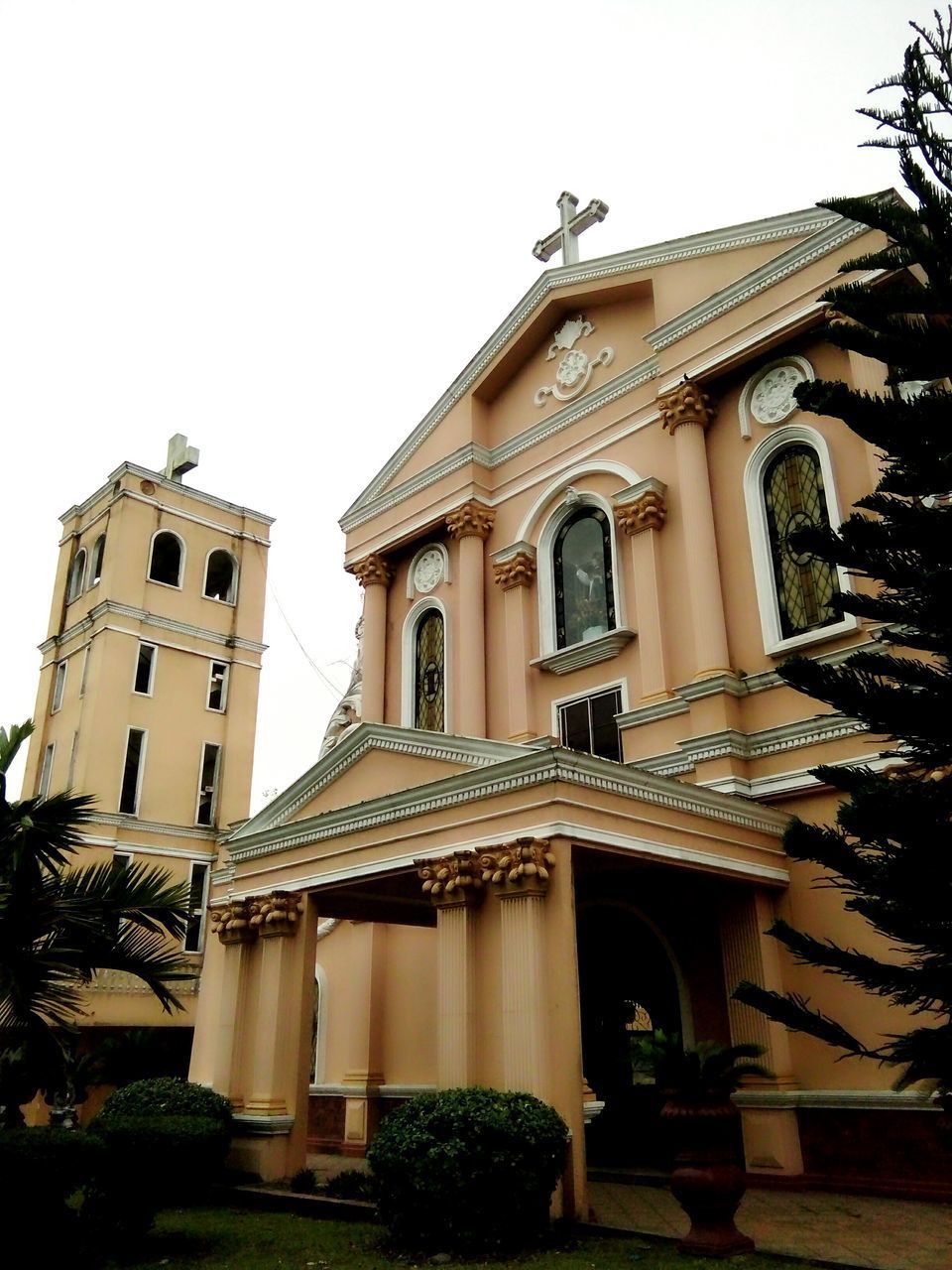 LOW ANGLE VIEW OF CATHEDRAL AGAINST SKY