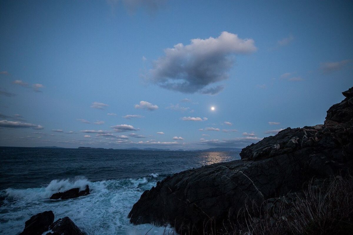 sea, cloud - sky, sky, outdoors, horizon over water, scenics, moon, no people, nature, beauty in nature, day