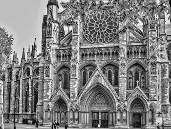 Westminster abby in black and white