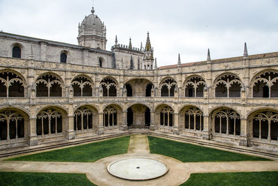 Monastero dos jeronimos courtyard in belem lisboa. lisbon, portugal