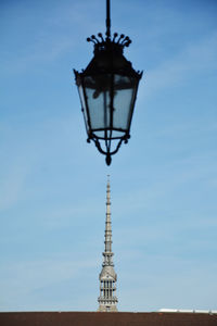 Low angle view of street light against sky. mole antonelliana sotto un lampione