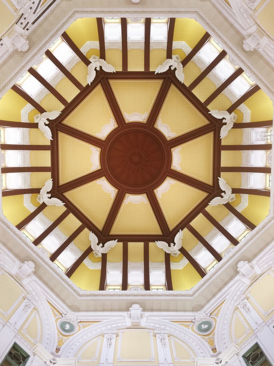 LOW ANGLE VIEW OF ARCHITECTURAL COLUMN