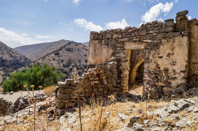 Cretrate house in ruin facing the mountains on the island of crete in greece