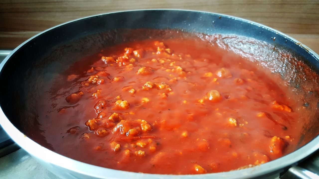 CLOSE-UP OF SOUP IN COOKING