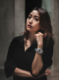 Portrait of a beautiful young woman standing outdoors