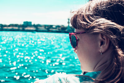 Portrait of woman in sunglasses