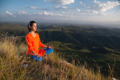 Attractive woman doing yoga. healthy lifestyle. woman doing yoga in the mountains. girl doing yoga