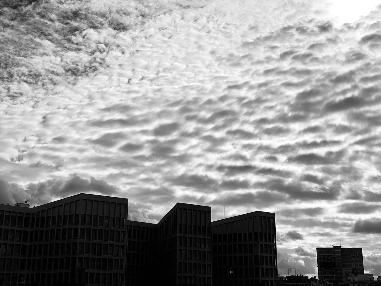 LOW ANGLE VIEW OF BUILDINGS AGAINST SKY IN CITY