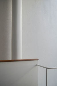 Close-up of white wall in casa curutchet 