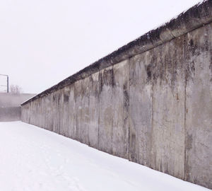 Snow on wall against clear sky