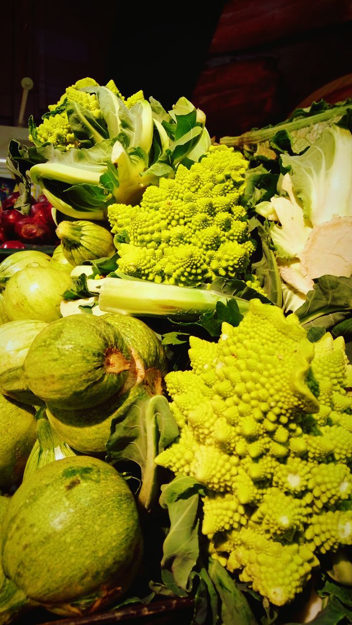 freshness, healthy eating, food and drink, vegetable, green color, abundance, market, food, market stall, for sale, retail, choice, large group of objects, yellow, no people, variation, close-up, day, indoors, broccoli