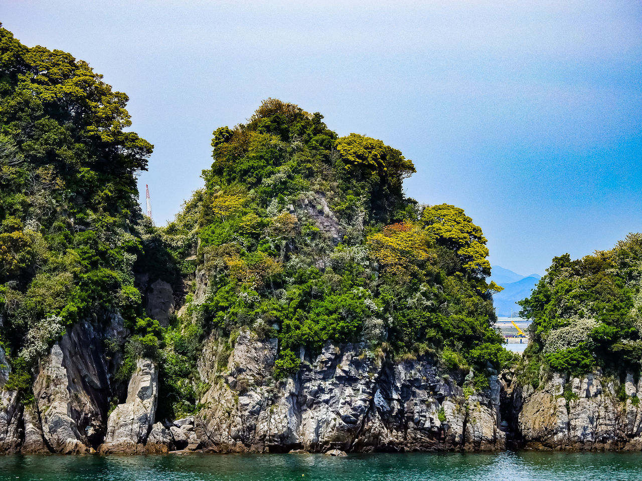 VIEW OF ROCK FORMATIONS IN SEA