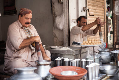 Lahores famous feeqa lassi wala making lassi 