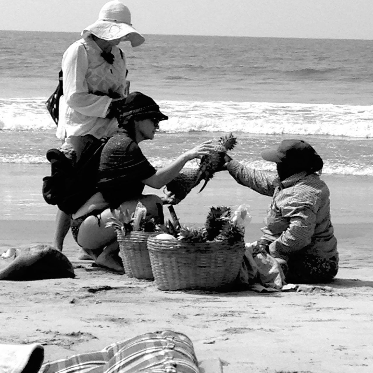 sea, beach, water, lifestyles, horizon over water, shore, leisure activity, rear view, full length, men, sand, casual clothing, boys, childhood, standing, vacations, day