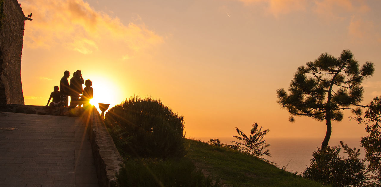 SILHOUETTE OF STATUE AGAINST SUNSET SKY