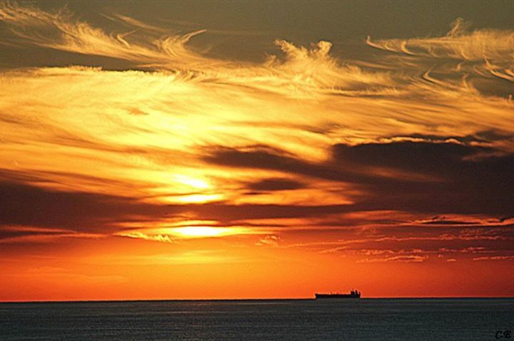 sunset, orange color, sea, scenics, sky, beauty in nature, tranquil scene, silhouette, horizon over water, tranquility, sun, water, idyllic, nature, cloud - sky, dramatic sky, cloud, outdoors, waterfront, sunlight