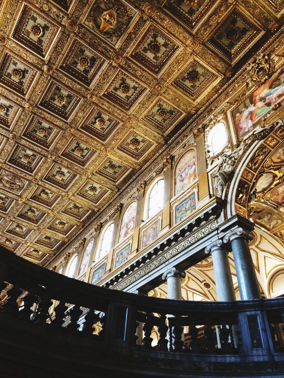 LOW ANGLE VIEW OF CEILING OF A BUILDING