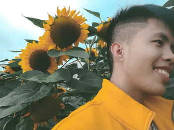 Close-up portrait of sunflower