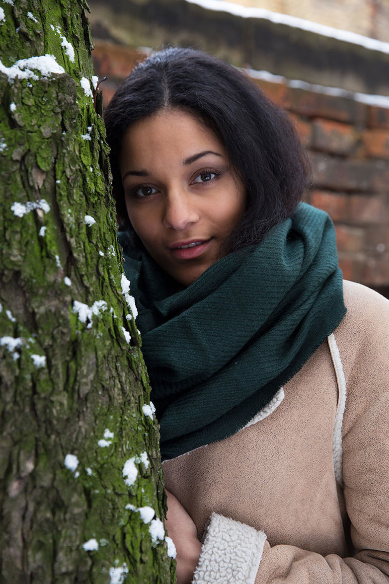 tree trunk, looking at camera, one person, young adult, real people, young women, portrait, outdoors, day, lifestyles, leisure activity, wrapped, nature, beautiful woman, tree, close-up, people