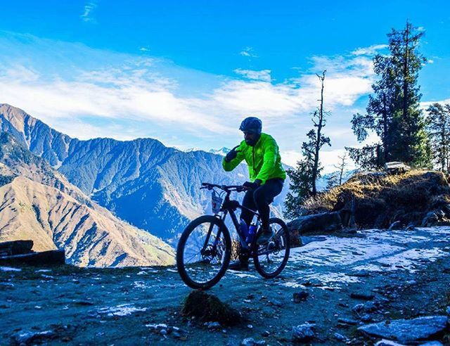 bicycle, men, lifestyles, transportation, leisure activity, mode of transport, mountain, riding, full length, sky, adventure, water, land vehicle, cycling, travel, extreme sports, mountain range, nature