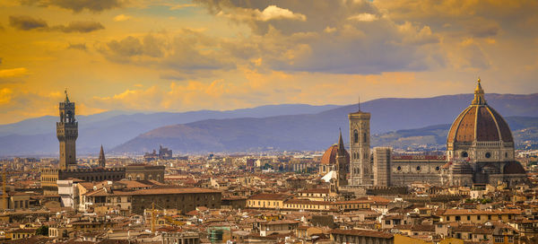 Beautiful panoramic view of florence at the sunset with clouds italian panorama of a city in tuscany