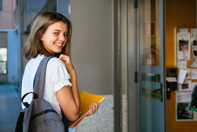 Portrait of a smiling young woman