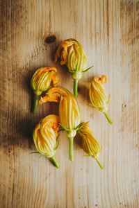 Directly above shot of yellow roses on table