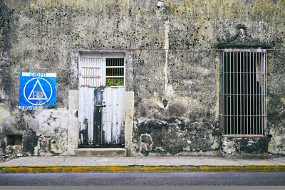 Graffiti on wall of building