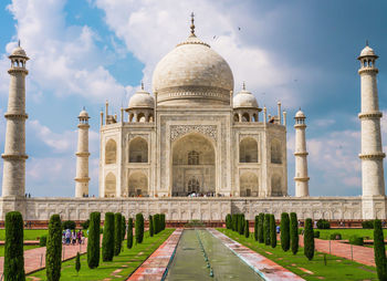 View of taj mahal against cloudy sky