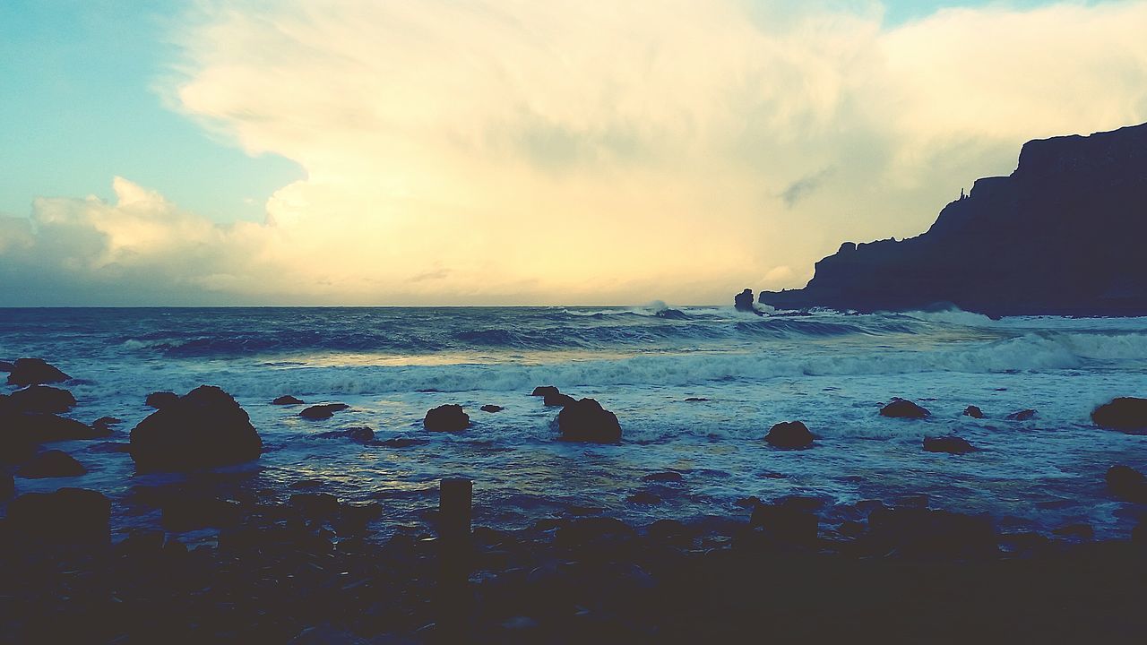 sea, water, horizon over water, beach, sky, scenics, tranquil scene, beauty in nature, shore, tranquility, rock - object, sunset, nature, cloud - sky, idyllic, coastline, rock formation, cloud, wave, dusk